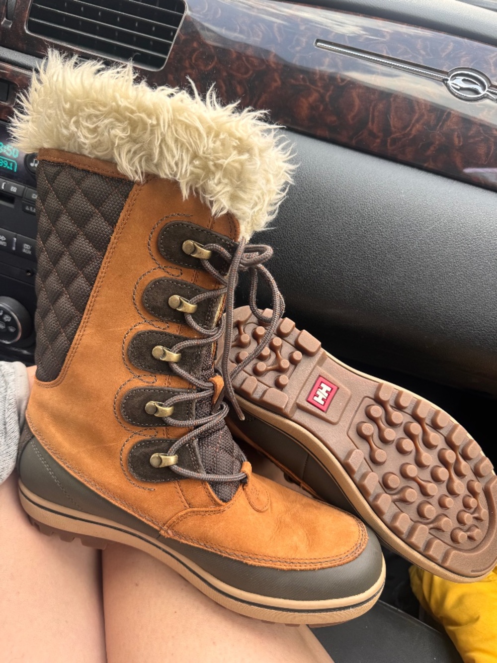 LIKE NEW Hansen boots Women's Garibaldi snow boot size 8.5